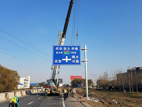 江苏江苏道路护栏网网片该如何进行正确的选购呢？