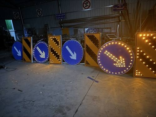 江苏江苏河南太阳能交通标牌 河南自发光交通路标牌厂家